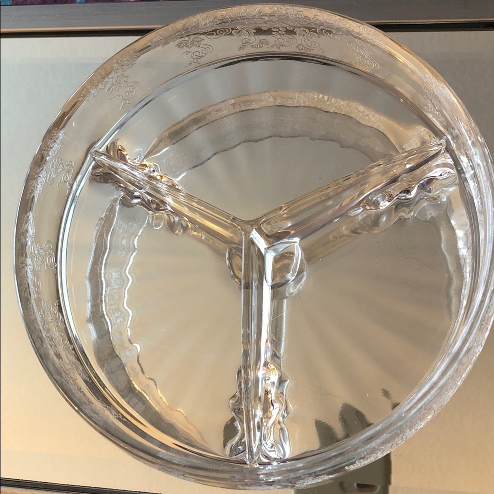 CLEAR ETCHED GLASS DIVIDED SERVING DISH • HEAVY • 7” ROUND •VINTAGE - Picture 11 of 11